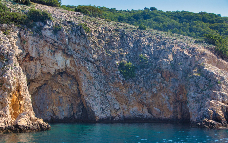Küsten mit Felsen auf Krk