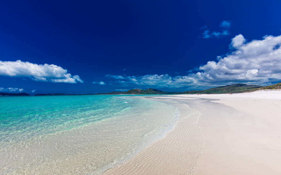 Whitehaven Beach mit wei&szlig;em Sand auf den Whitsunday Islands, Queensland, Australien