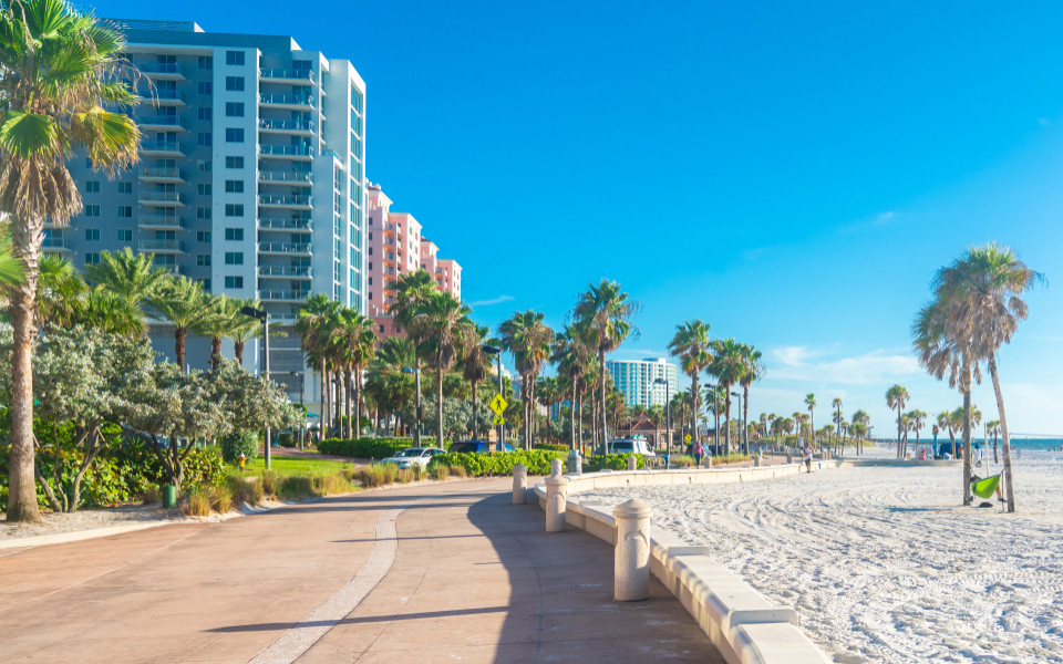 Clearwater-Strand mit wundersch&ouml;nem wei&szlig;en Sand in Florida, USA