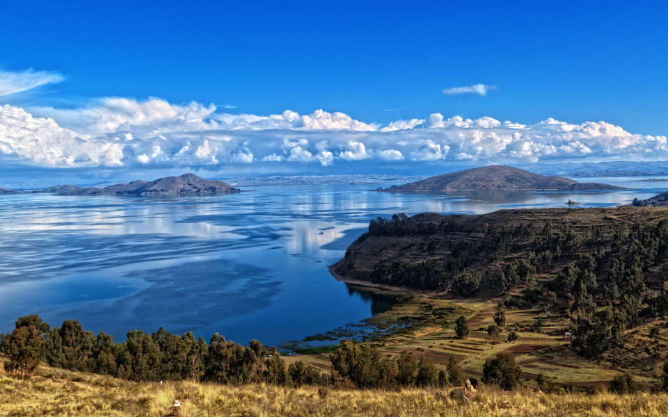 Blick auf den Titicacasee in Bolivien 